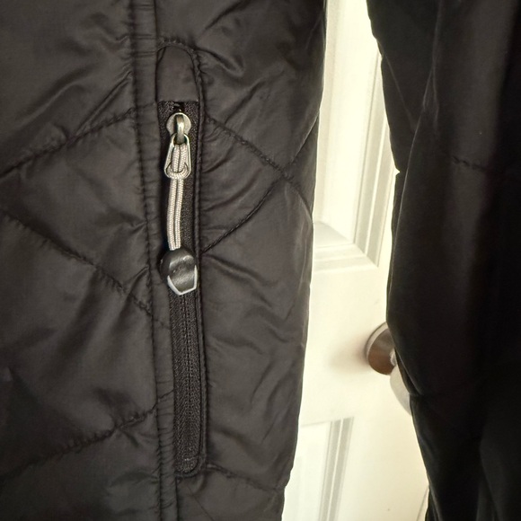 L.L. Bean Black Women's PrimaLoft Packaway Hooded Jacket - Picture 6 of 9